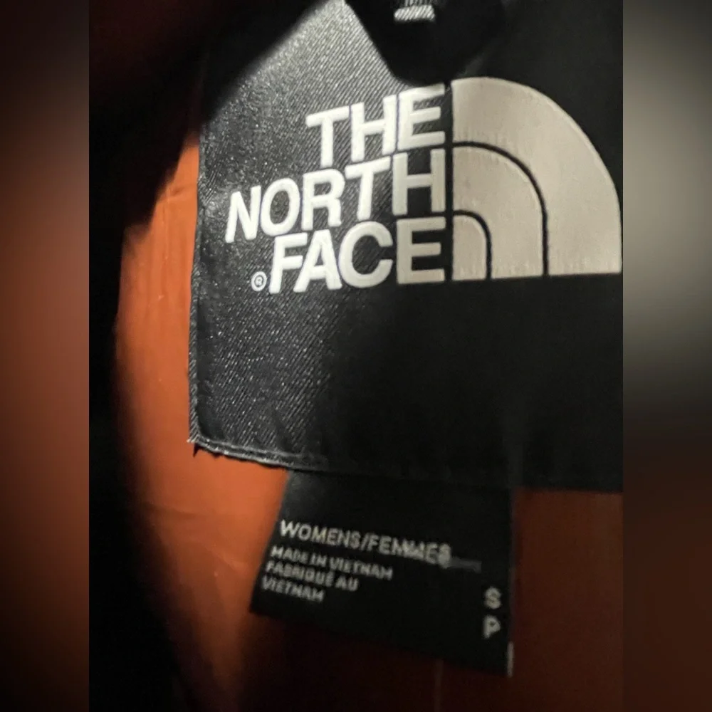 Brand New Women’s The North Face 100%Authentic Puffer Coat. - Picture 5 of 12